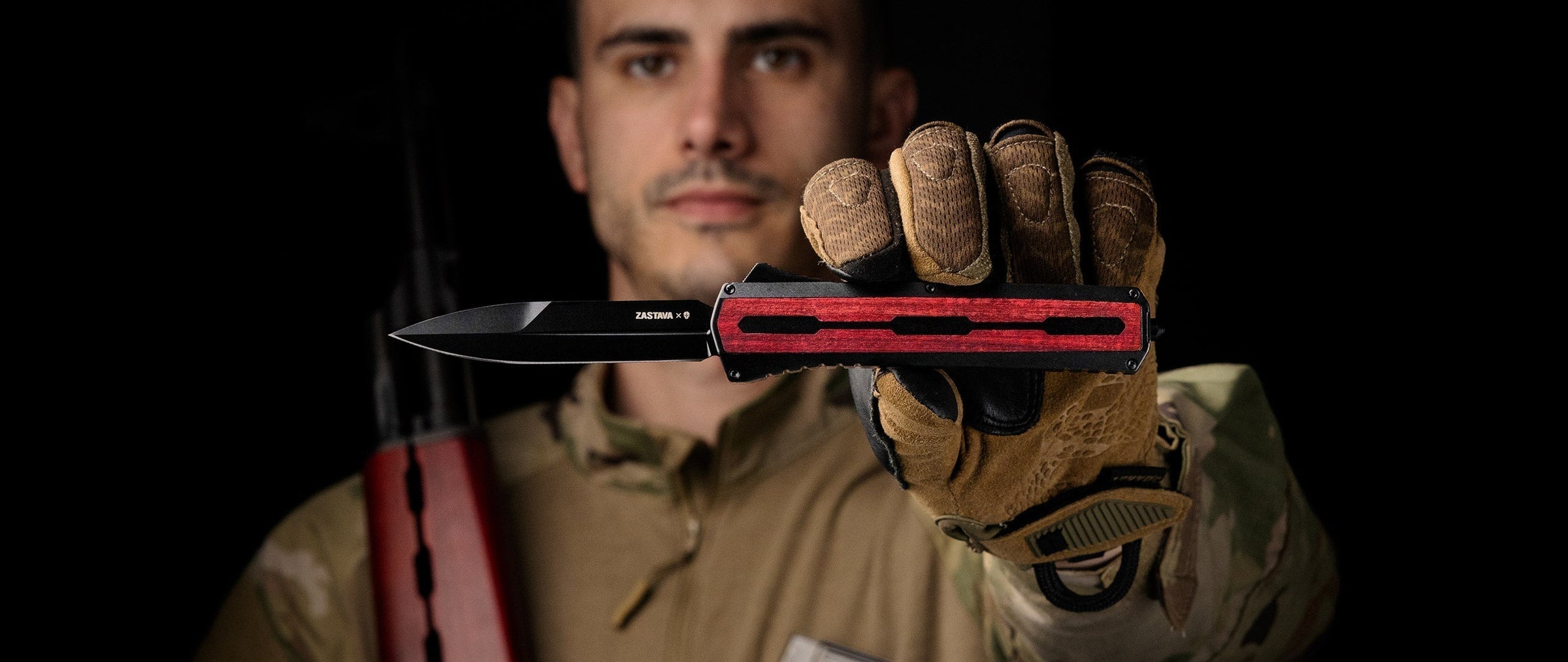 Resetting a TEKTO OTF knife by pinching the flat sides of the blade