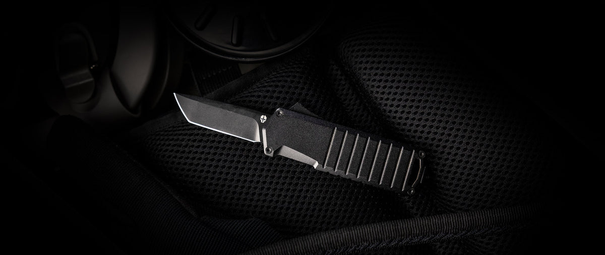TEKTO A2 Badger automatic OTF knife in black